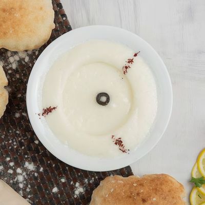 Garlic sauce salad