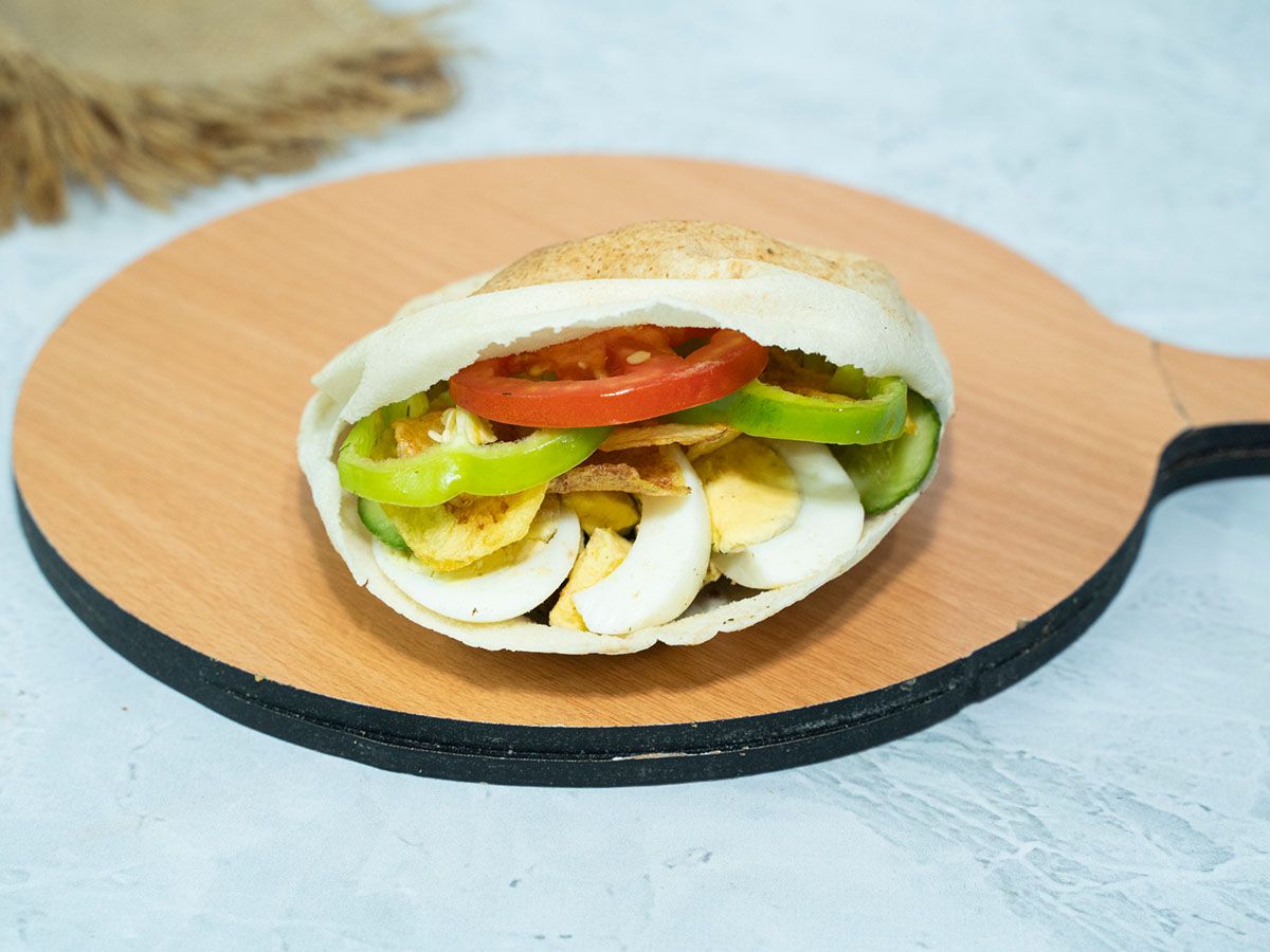 Chipsy sandwich with eggs