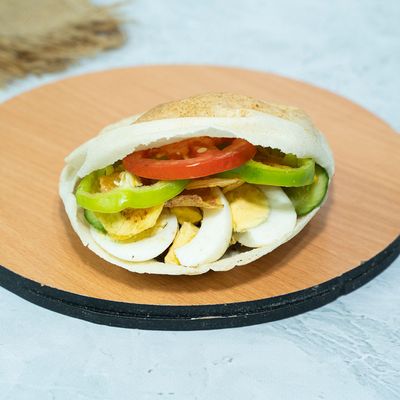 Chipsy sandwich with eggs