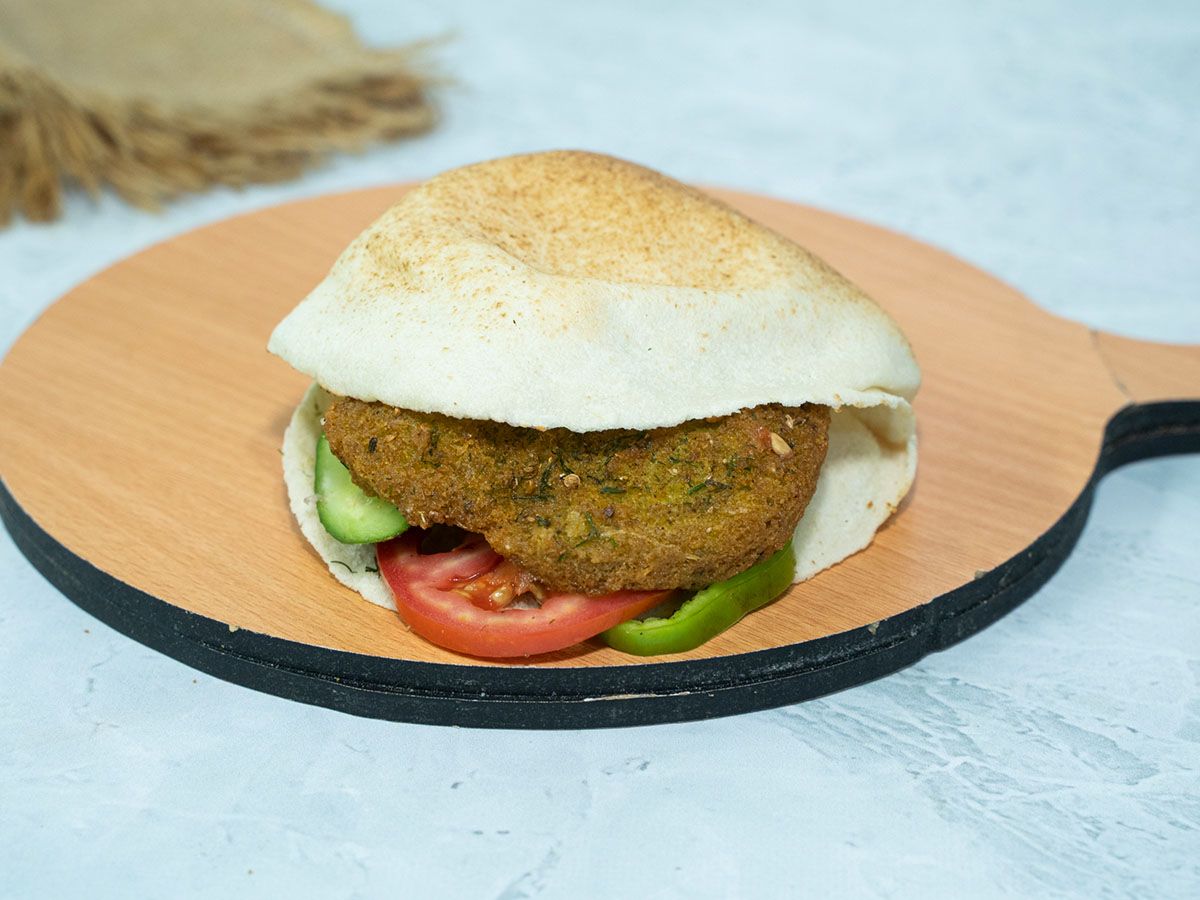 Taamia With Pepper And Tomato Sandwich