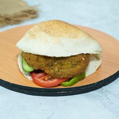 Taamia With Pepper And Tomato Sandwich