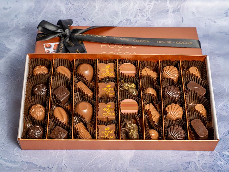 Luxurious Gift Box Medium 32 Pieces