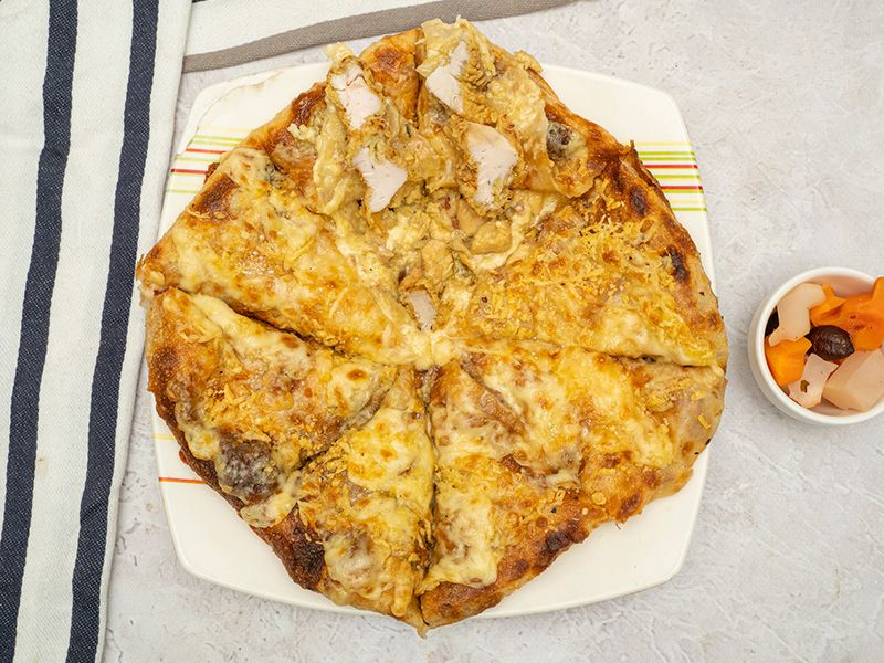 Chicken Crispy Oriental Pizza