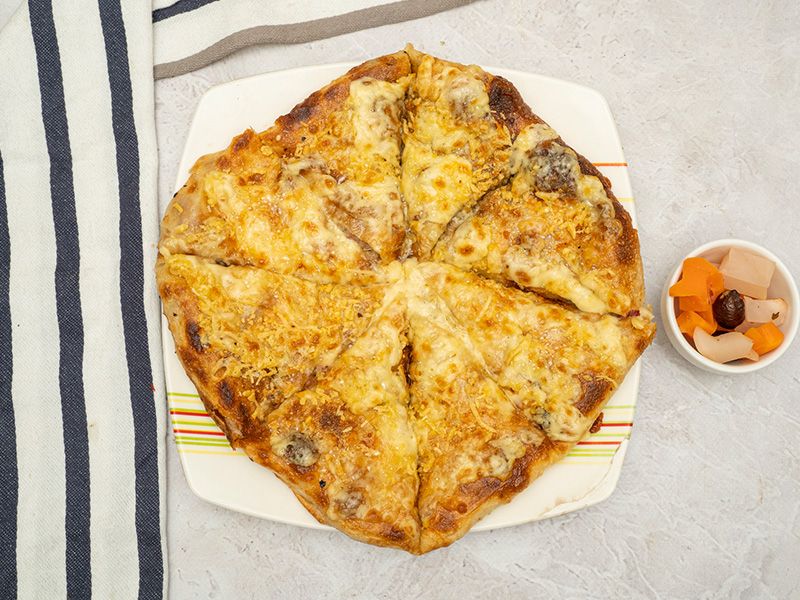 Mix Cheese Oriental Pizza