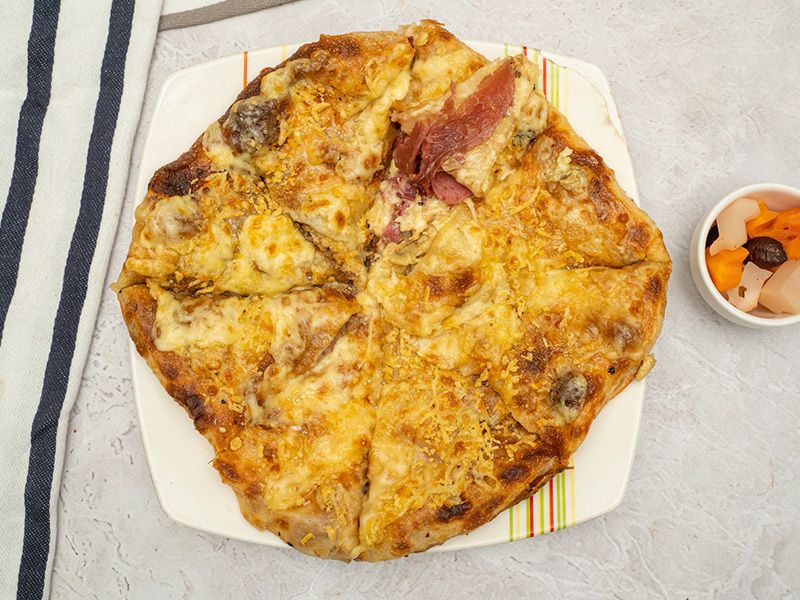 Pastrami Oriental Pizza