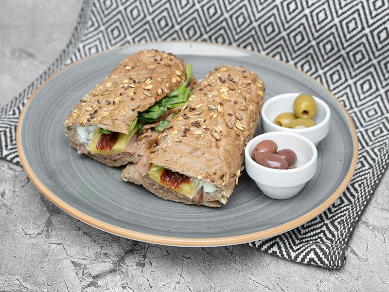 Roast beef sandwich baguette