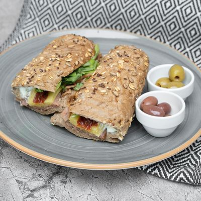 Roast beef sandwich baguette