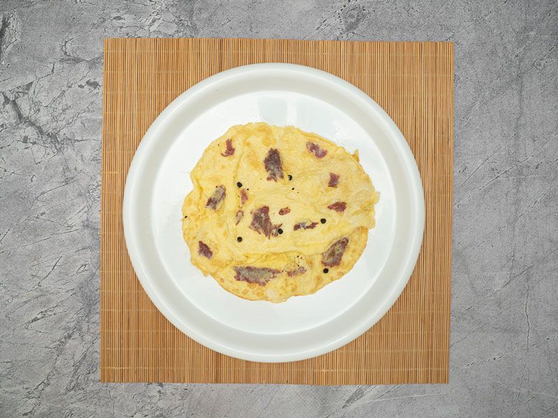 Omelette Eggs With Pastrami 2 Eggs Platter