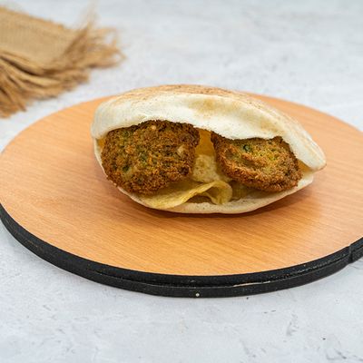 سندويتش طعمية مع بطاطس