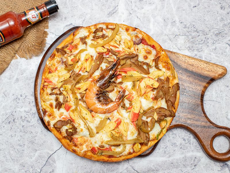 Mix Seafood With Ranch Sauce Pizza