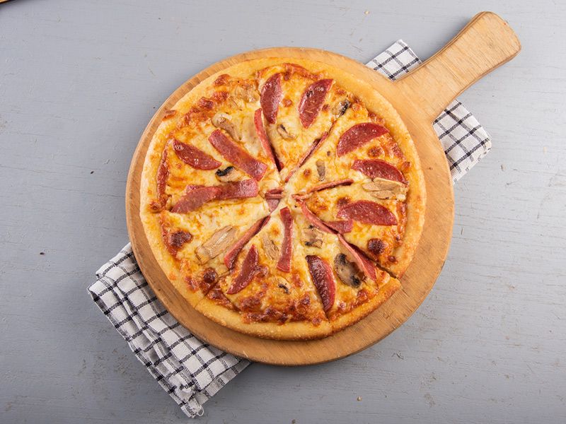 Salami Pizza