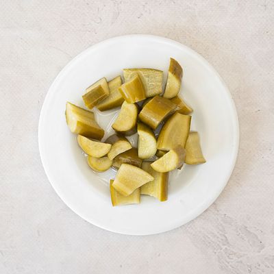 علبة خيار مخلل