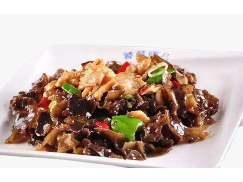 Fungus Beef With Fried Eggs