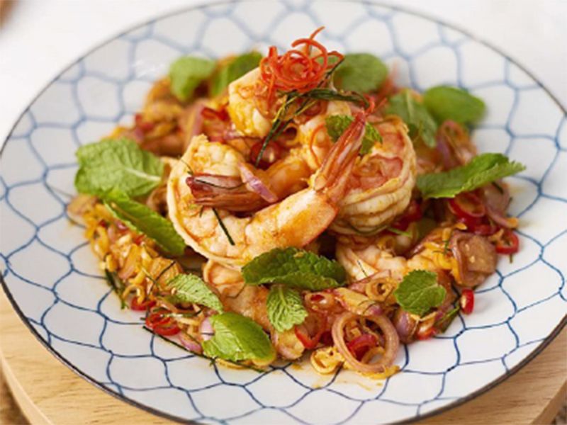 29. Pla Koong Pla Hoy Salad