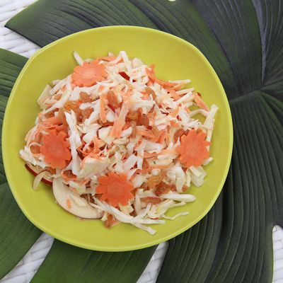 Coleslaw With Raisins And Apple