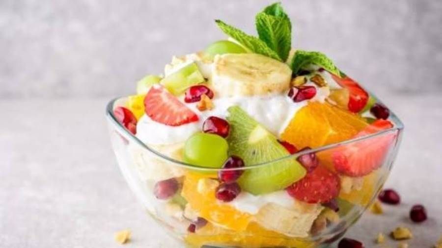 2 Fruit Ice Cream With Sauce Scoops