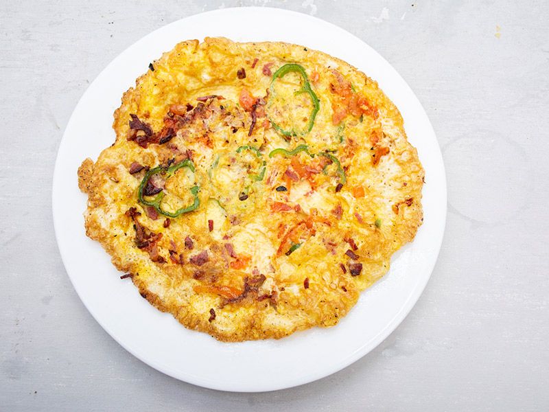 Omelet Egg With Roumi Cheese Platter