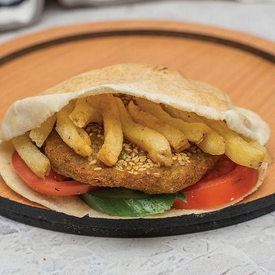 ساندويتش فلافل مع بطاطس