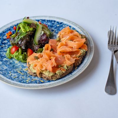 Avocado tartine with salmon