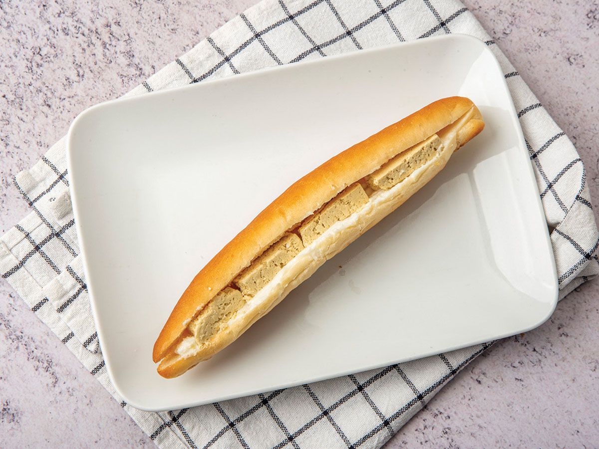 Halawa With Qeshta Sandwich