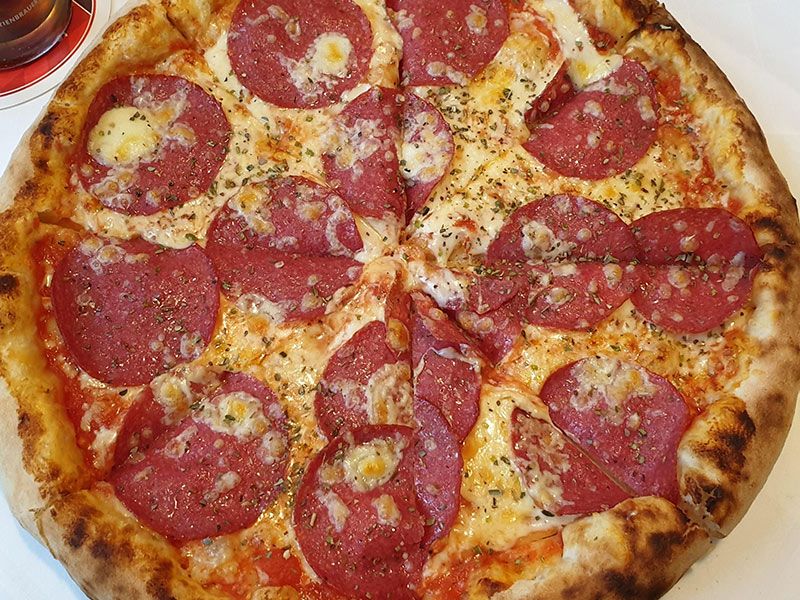 Salami Pizza