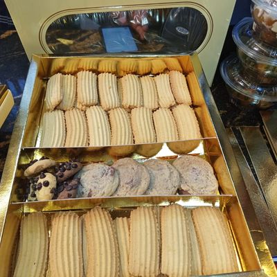 Plain biscuits, orange biscuits