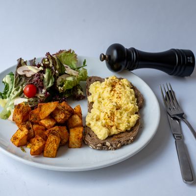 scrambled eggs dish