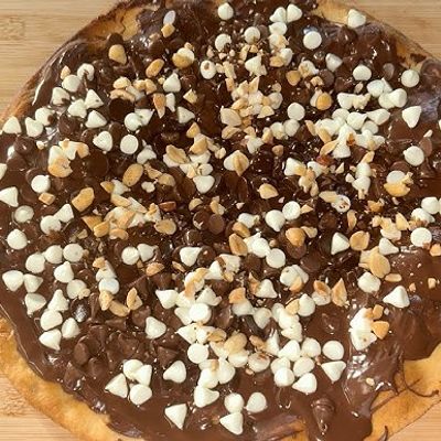 Sweet Nutella Pizza & Nuts