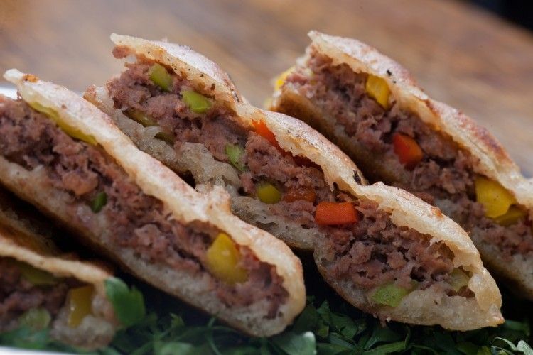 Meat and vegetable hawawshi