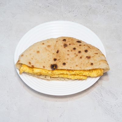 Omelette and Mozzarella Cheese Sandwich