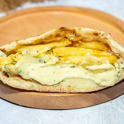 ساندويتش بطاطس مقلية مع بابا غنوج