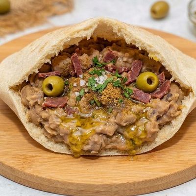 ساندويتش فول مع باسترمي