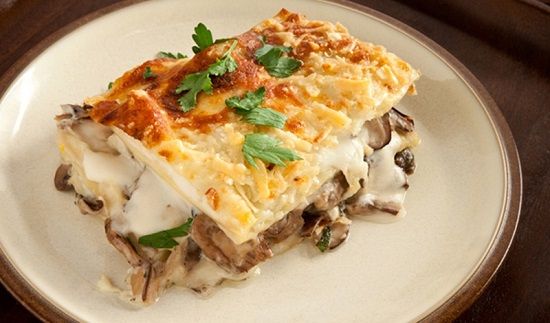 Quarter Chicken With Bechamel Pasta Meal
