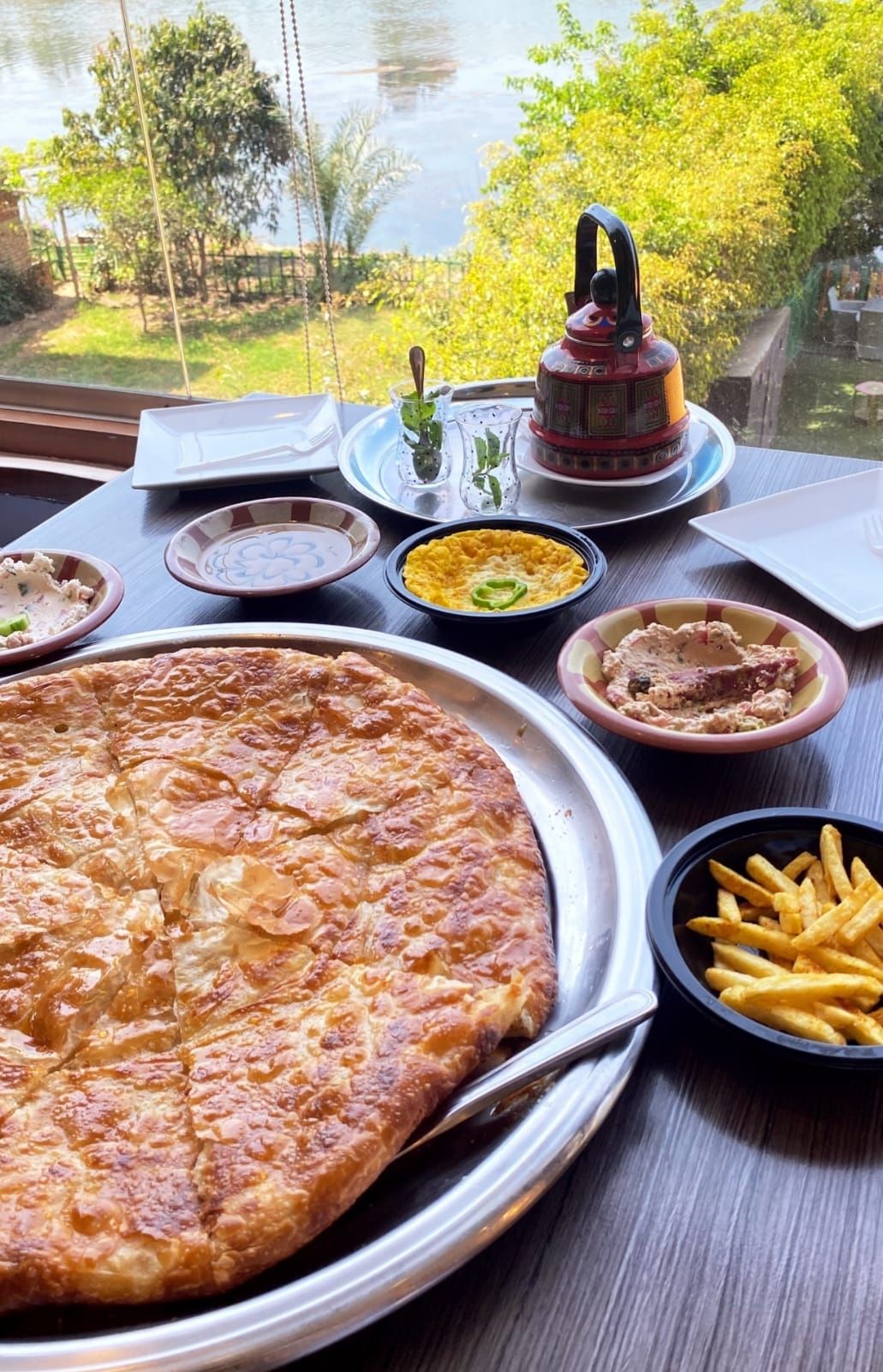 Breakfast tray Enough for 3:4 Person