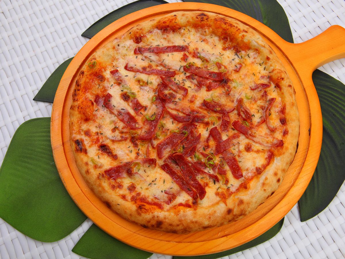 Salami Pizza