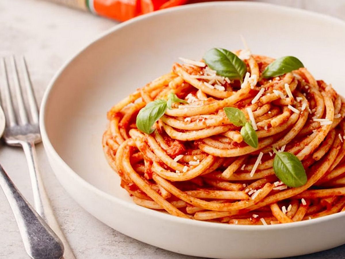 Spaghetti with tomato sauce