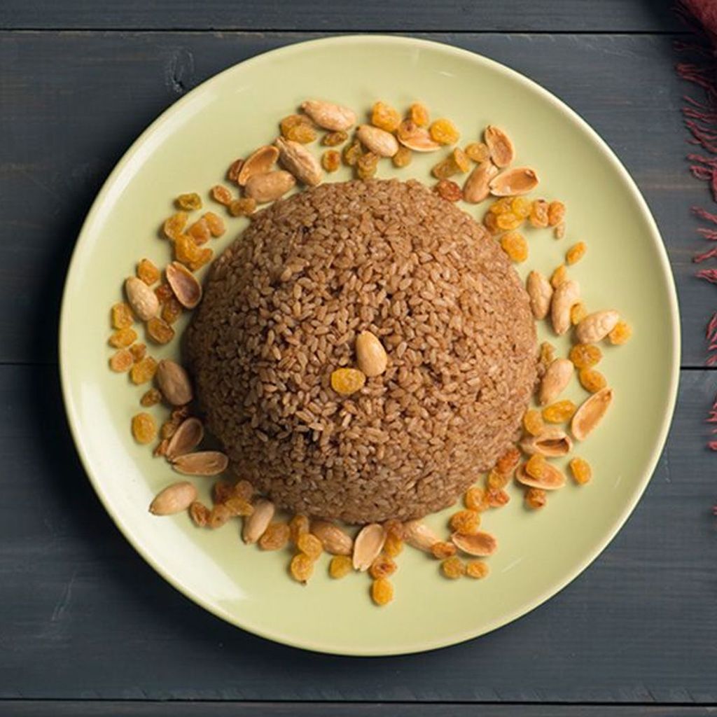 Rice With Cinnamon And Nuts Platter