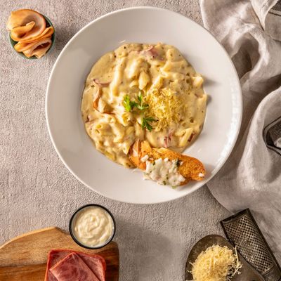 Pasta with white sauce