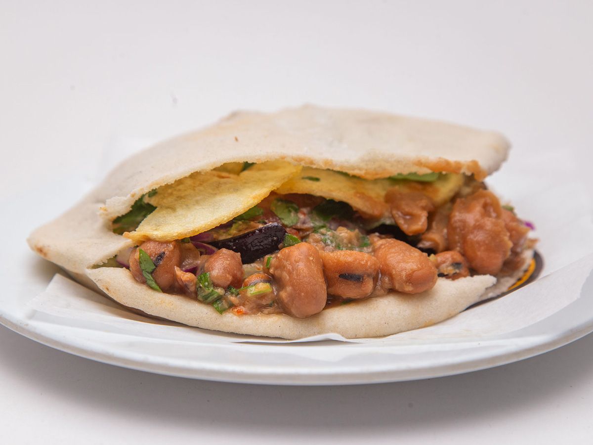 Foul Abo Taim sandwich