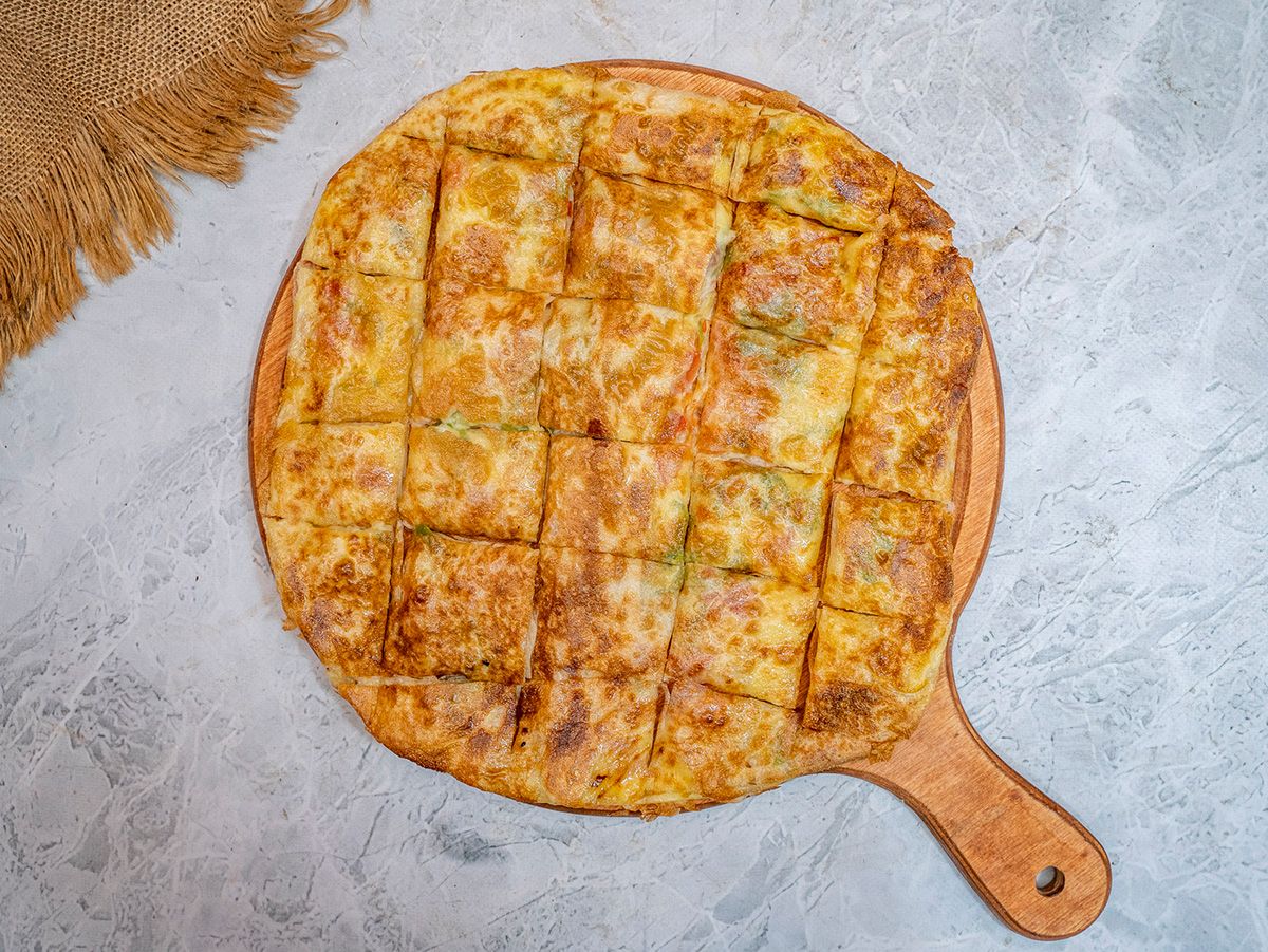 Sausage Oriental pizza