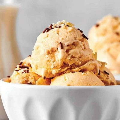 Almonds with milk and ice