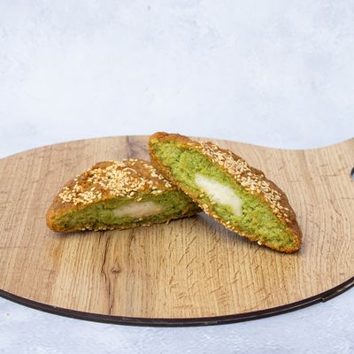 قرص طعمية مع موتزاريلا ورومي