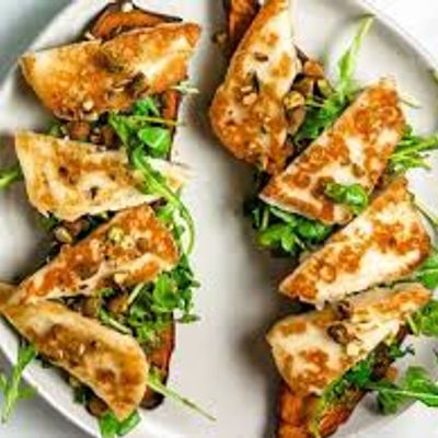 Arugula With Halloumi Cheese