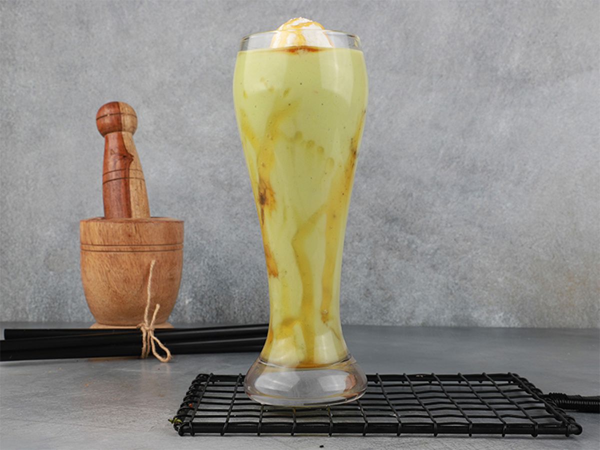 Avocado With Milk And Dates With Ice Cream