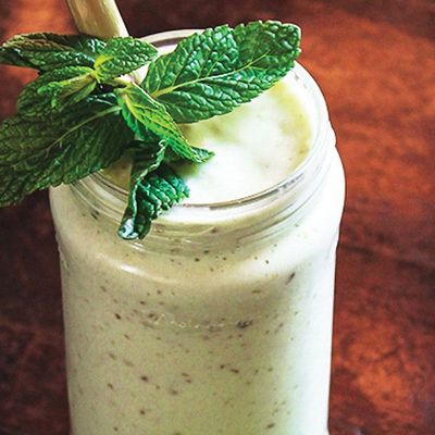 Avocado honey with yogurt