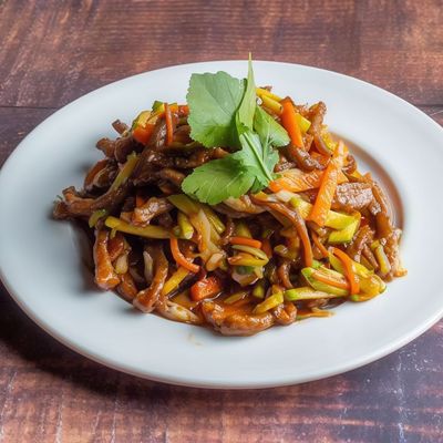 B07- Saucy Beef Flavored with Garlic