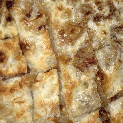 Medium Basbousa And Qeshta Pie