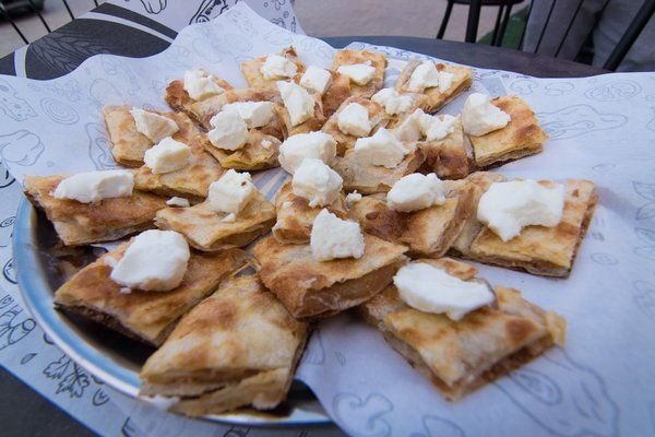 Basbousa With Qeshta Pie