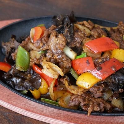 Beef In Sizzling Hot Platter