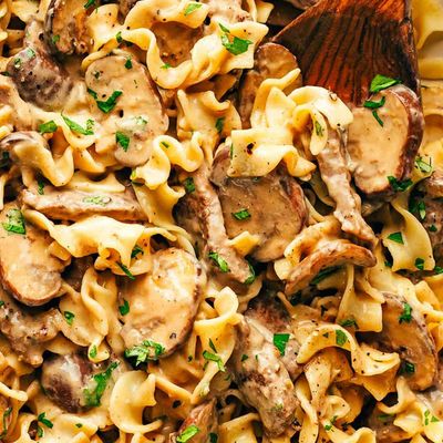 Beef stroganoff platter